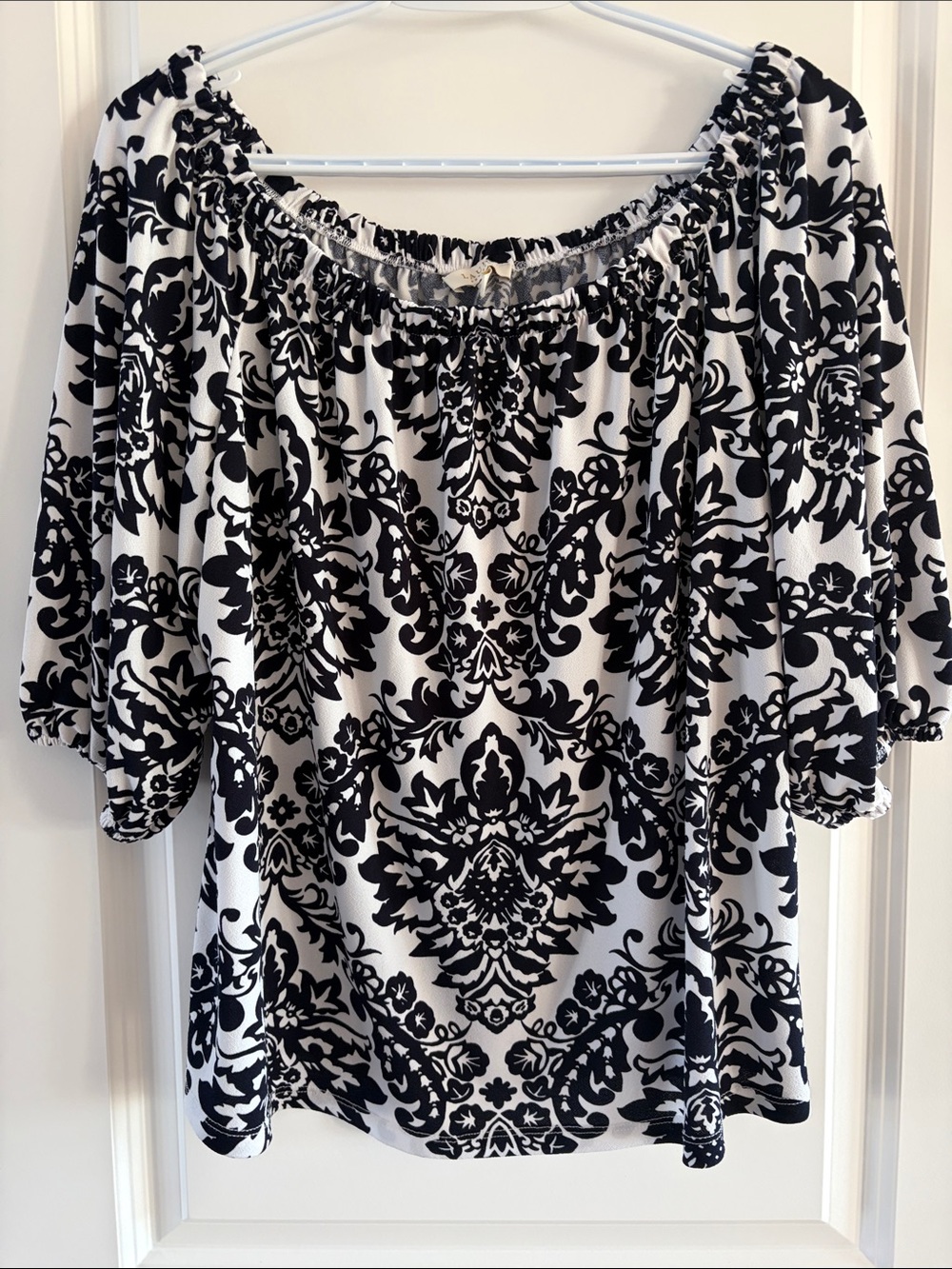 Black & White Off-Shoulder Floral Damask Tunic Top - Women c-7